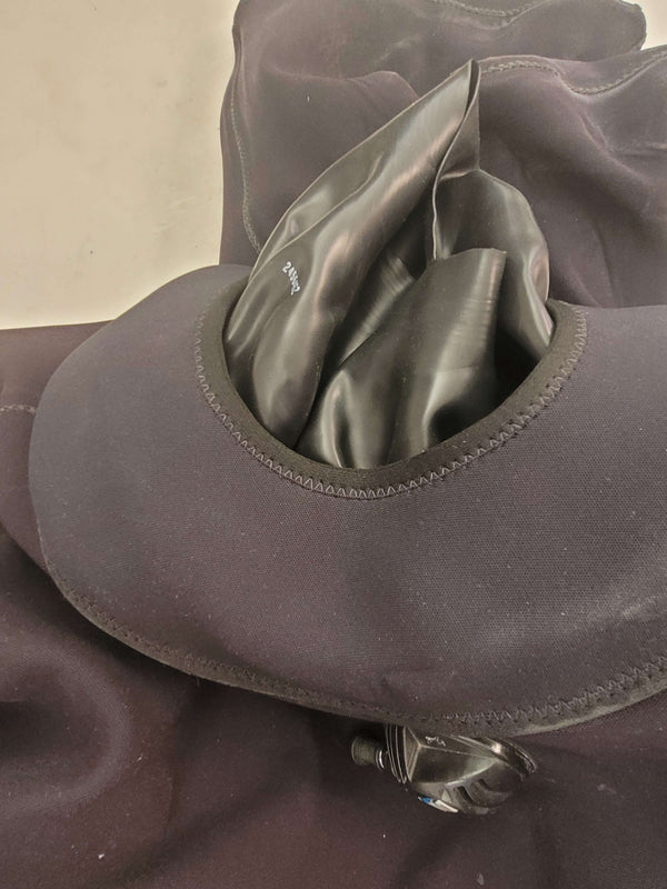 DUI CF200 Signature Drysuit and Bag