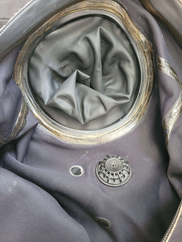 DUI CF200 Signature Drysuit and Bag