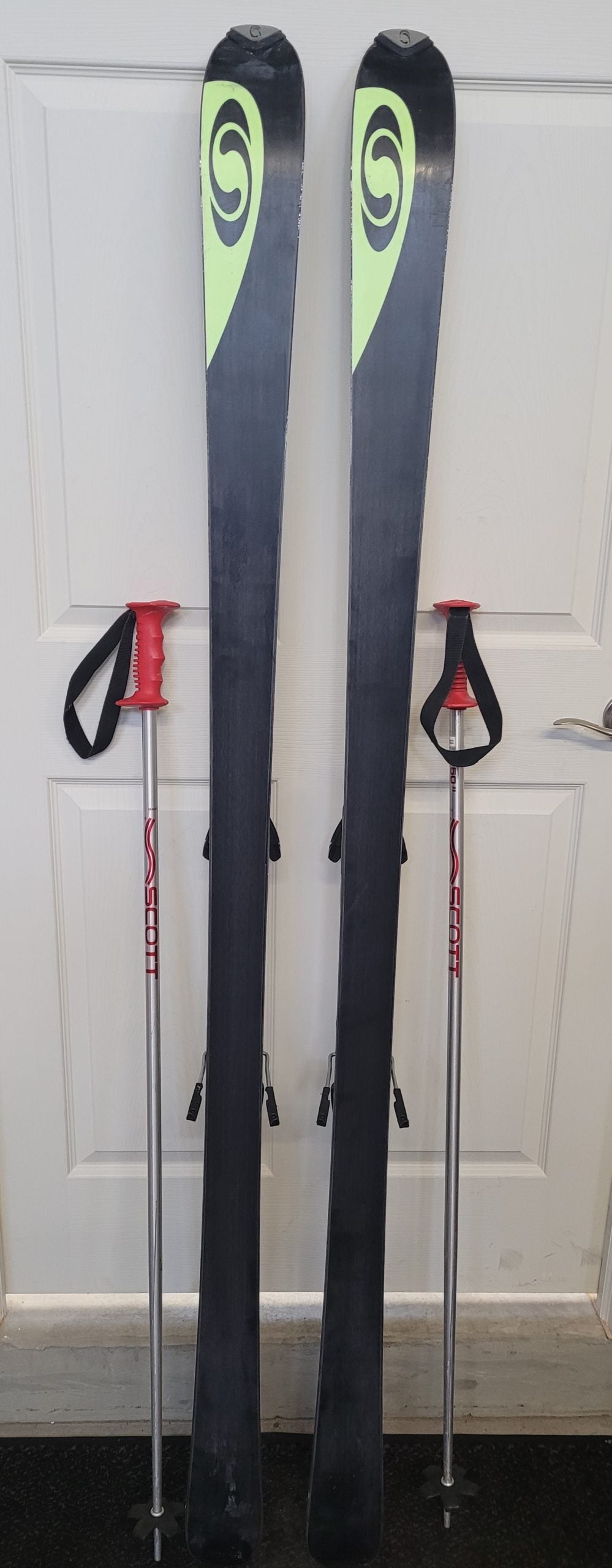 Salomon Ski's Crossmax X9P-L185 w/ S810 Bindings and 50" Poles